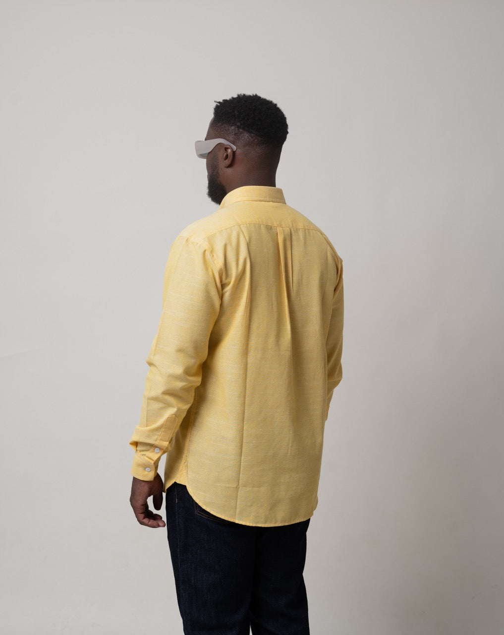 Chemise Unisexe en lin – Jaune avec broderie Gombo