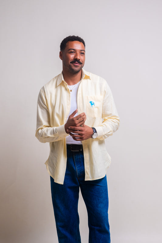 Chemise RTZ Unisexe en lin jaune - chaise bleu